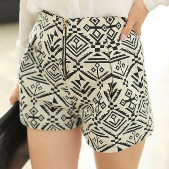 Pants - Totem Pattern Shorts